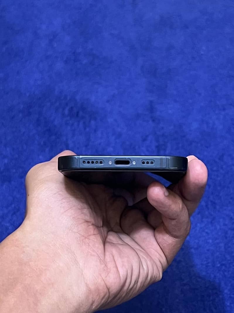 Apple iPhone 13 7