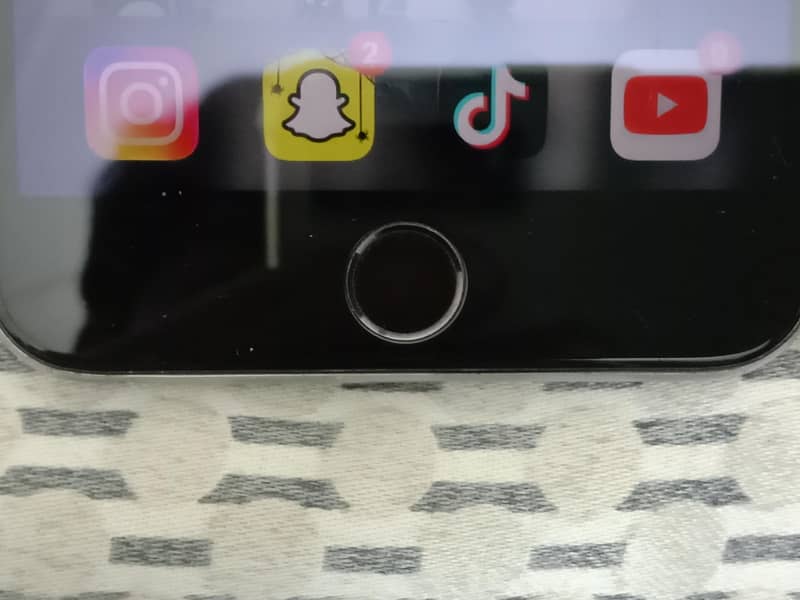 Apple iPhone 6S Plus 2