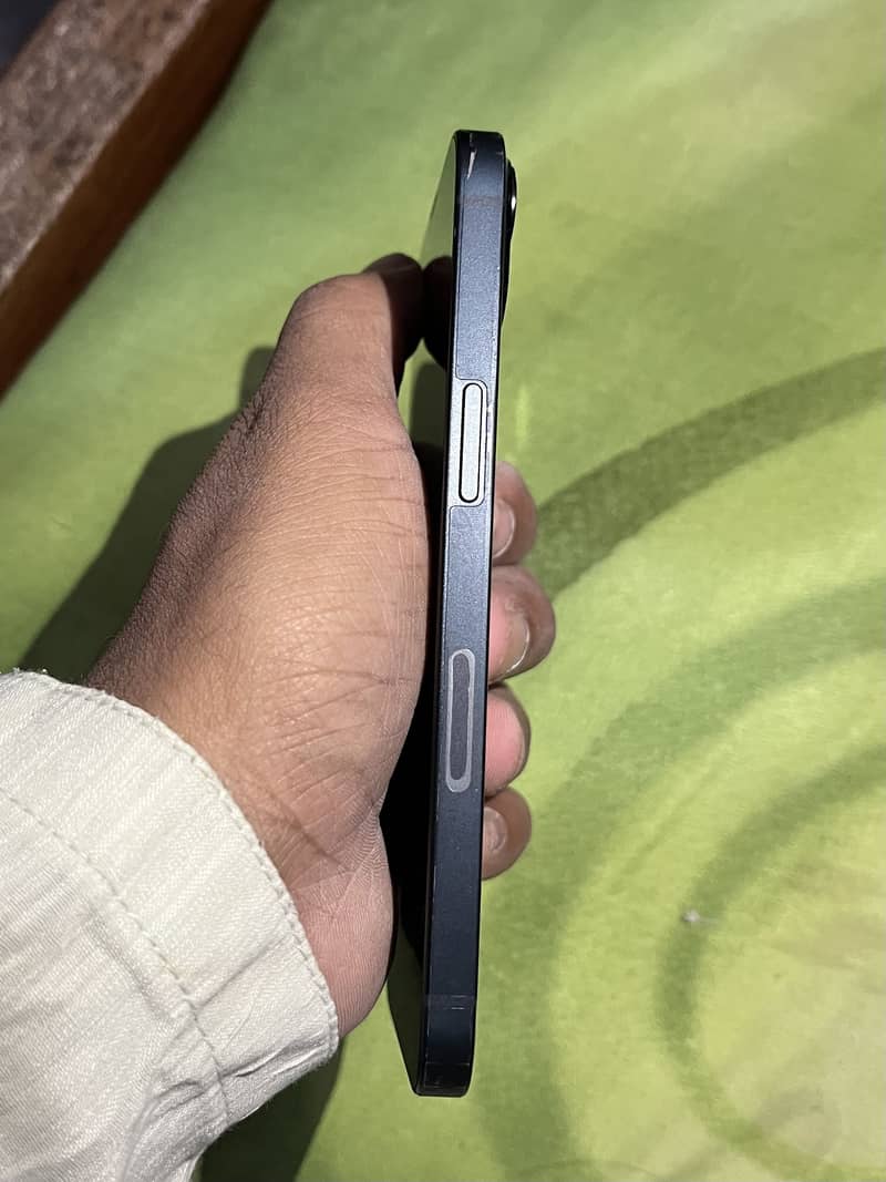 Apple iPhone 13 7