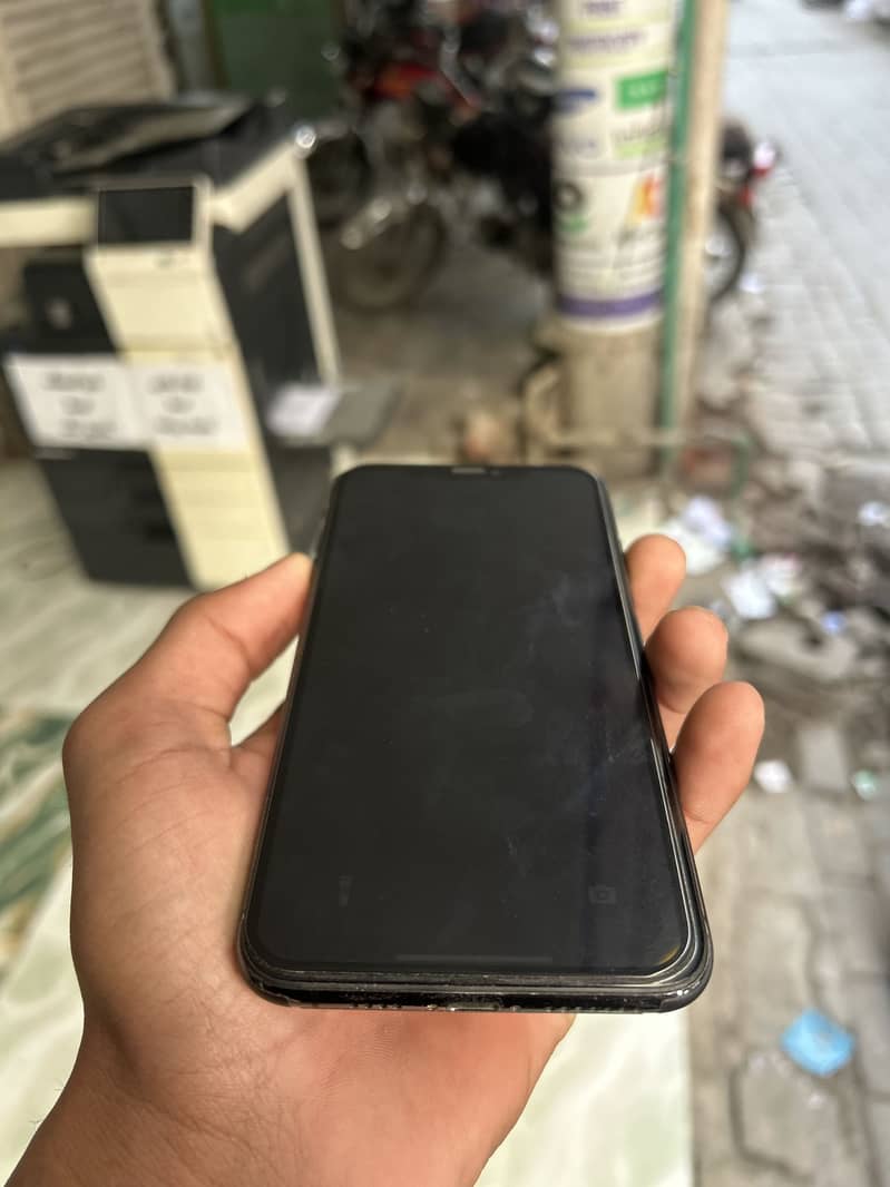 Apple iPhone XS Max 4