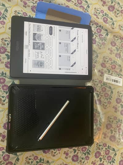 Kindle Paperwhite (11th Gen), USB-C charging cable, 8GB & 6.8 Inches