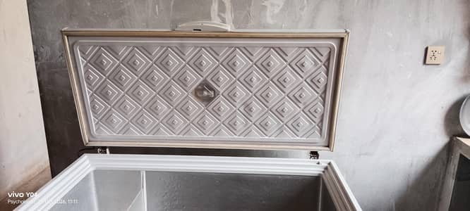 waves single door chest freezer