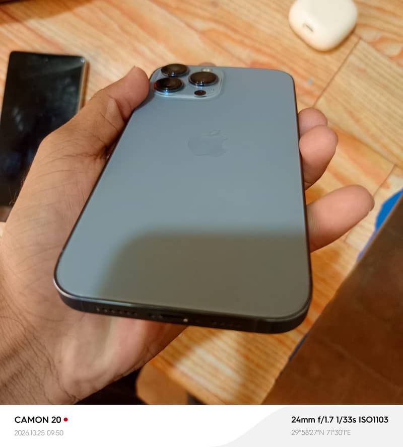 Apple iPhone 13 Pro Max 1