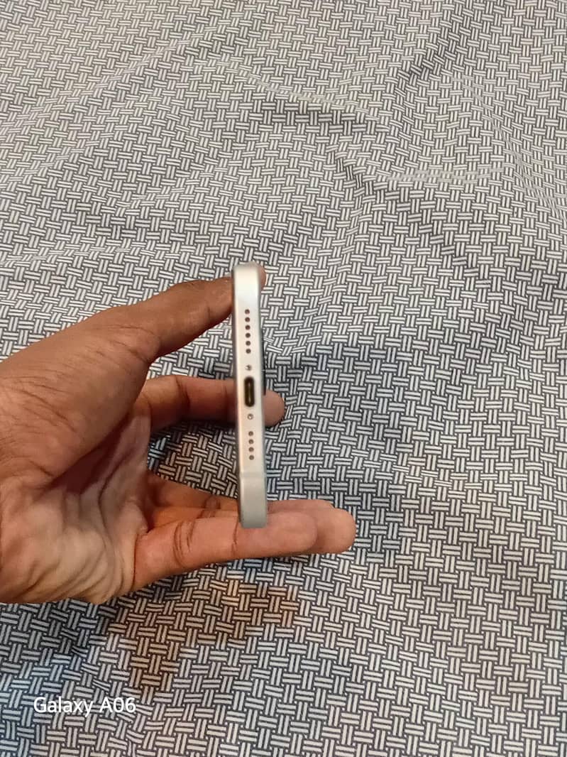 Apple iPhone 15 plus 4