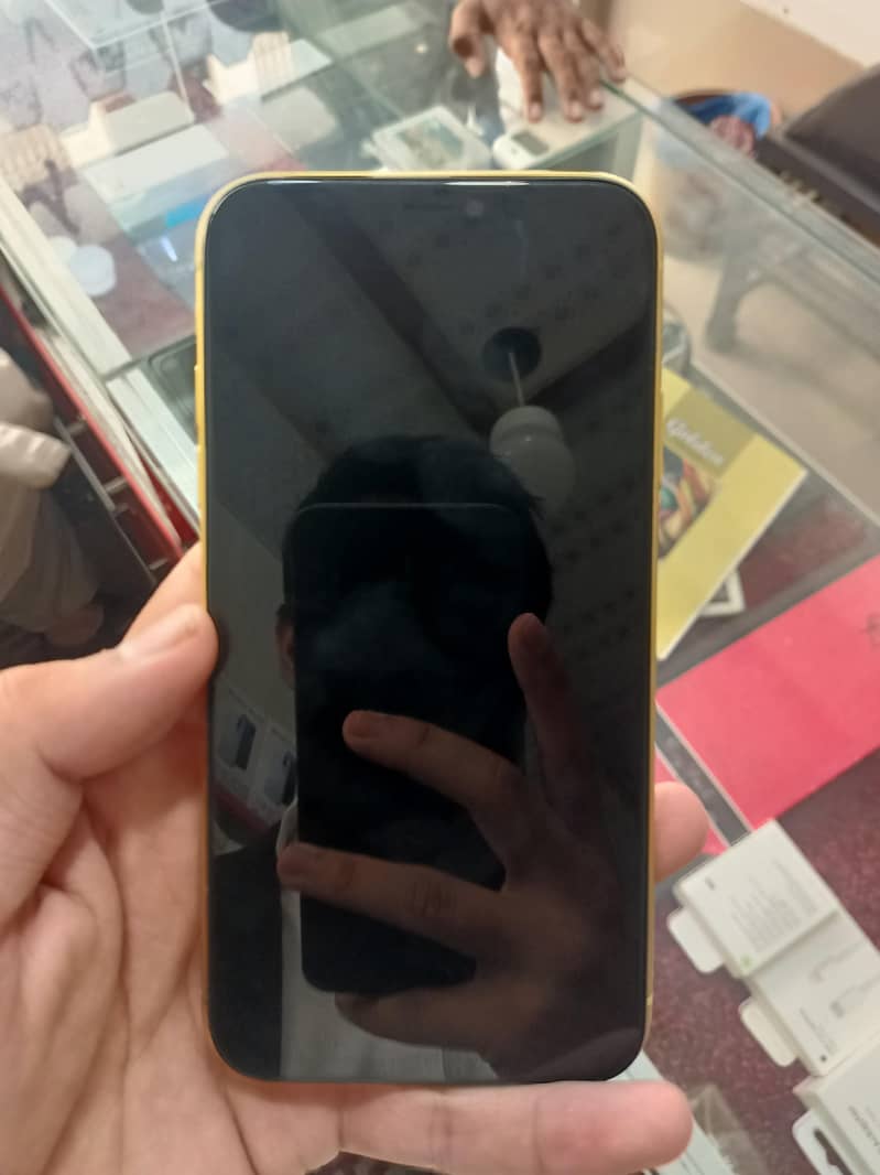Apple iPhone 11 3