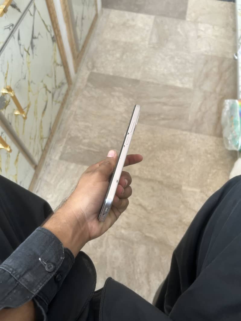 OPPO A6 0