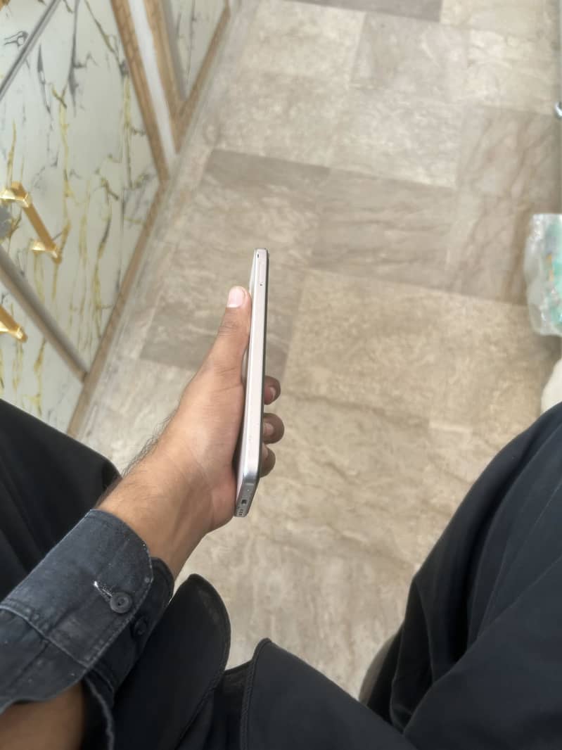 OPPO A6 4