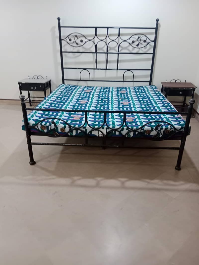 1bed and 2 side tabel 1