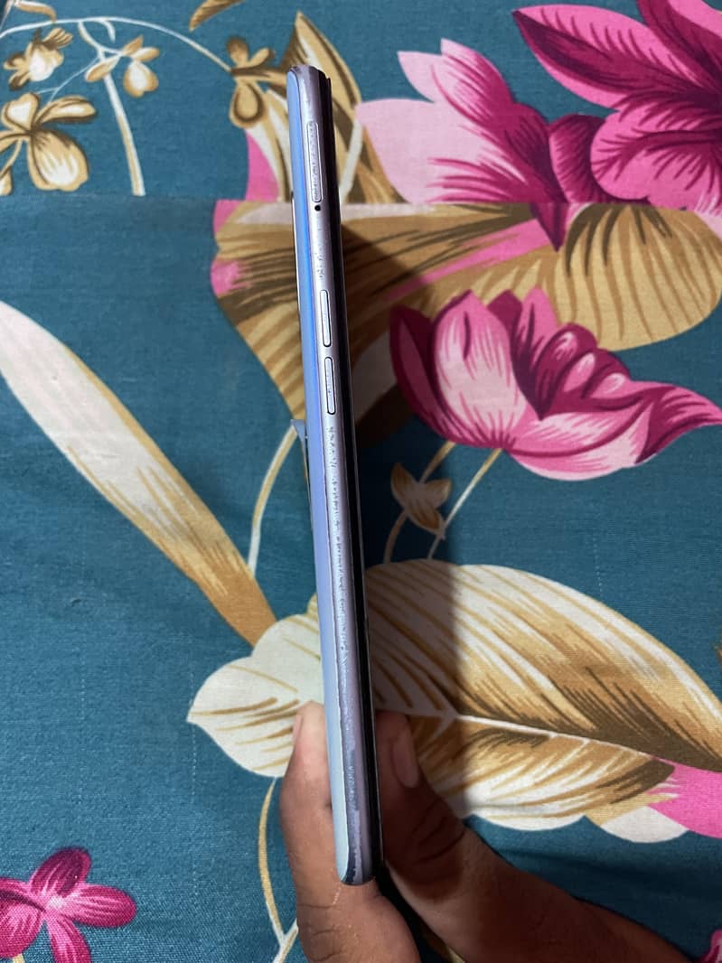 OPPO A76 1