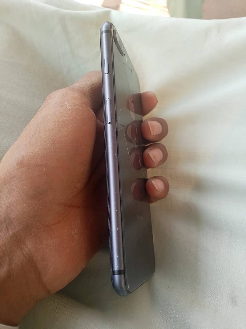 Apple iPhone 8 Plus 3