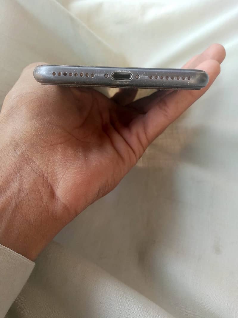 Apple iPhone 8 Plus 5