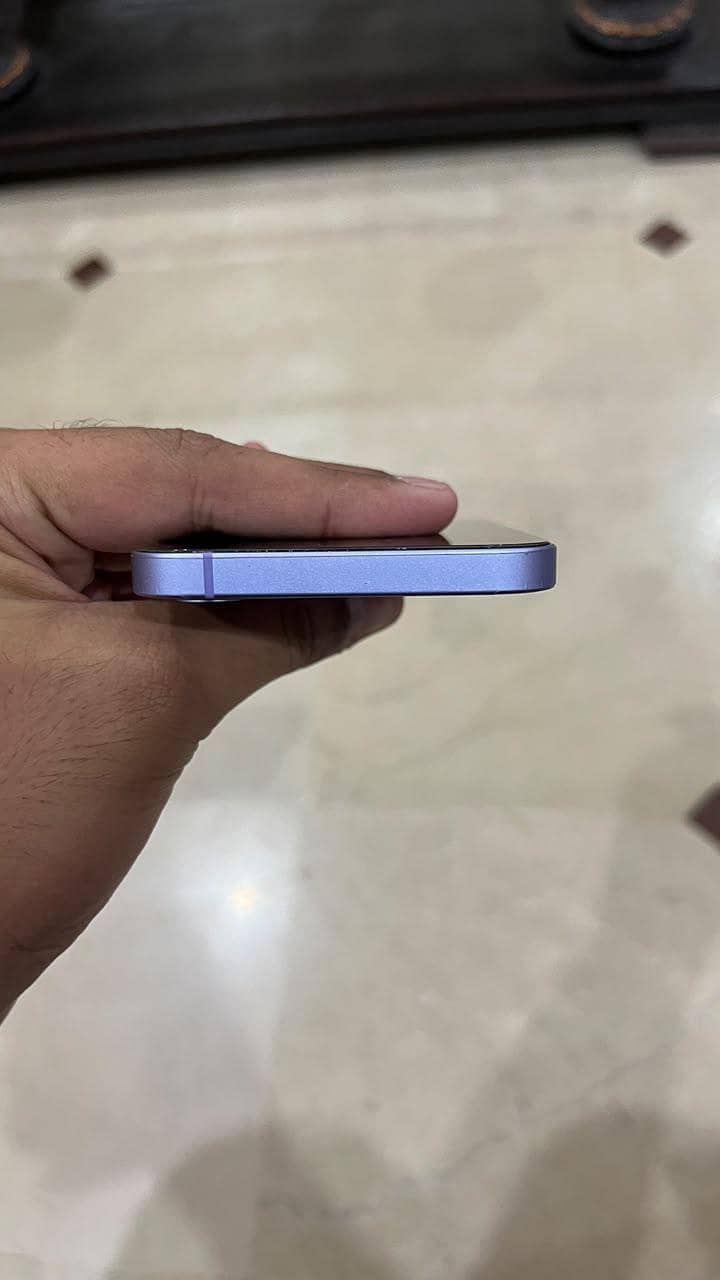 Apple iPhone 12 4
