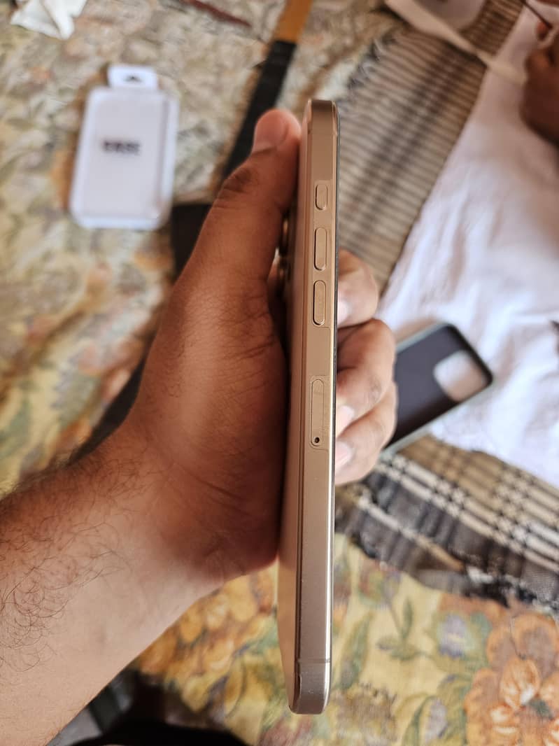 Apple iPhone 16 Pro Max 5