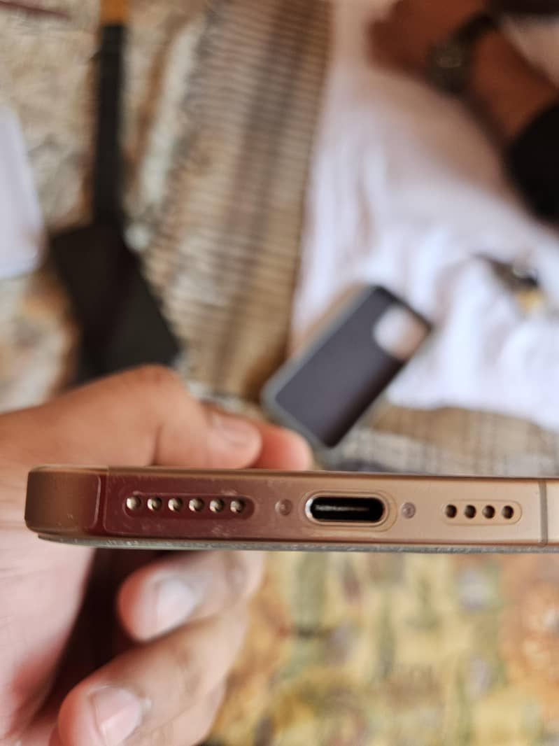 Apple iPhone 16 Pro Max 6