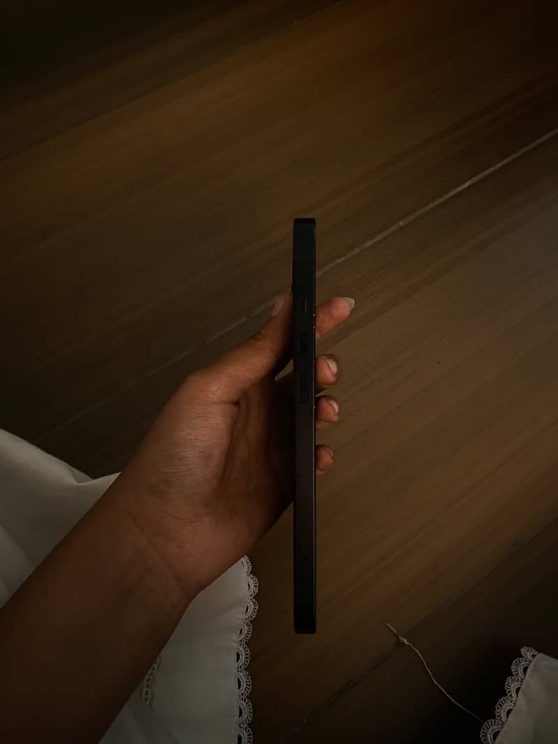 Apple iPhone 13 4