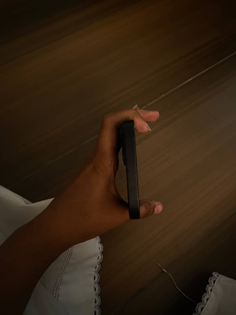 Apple iPhone 13 5