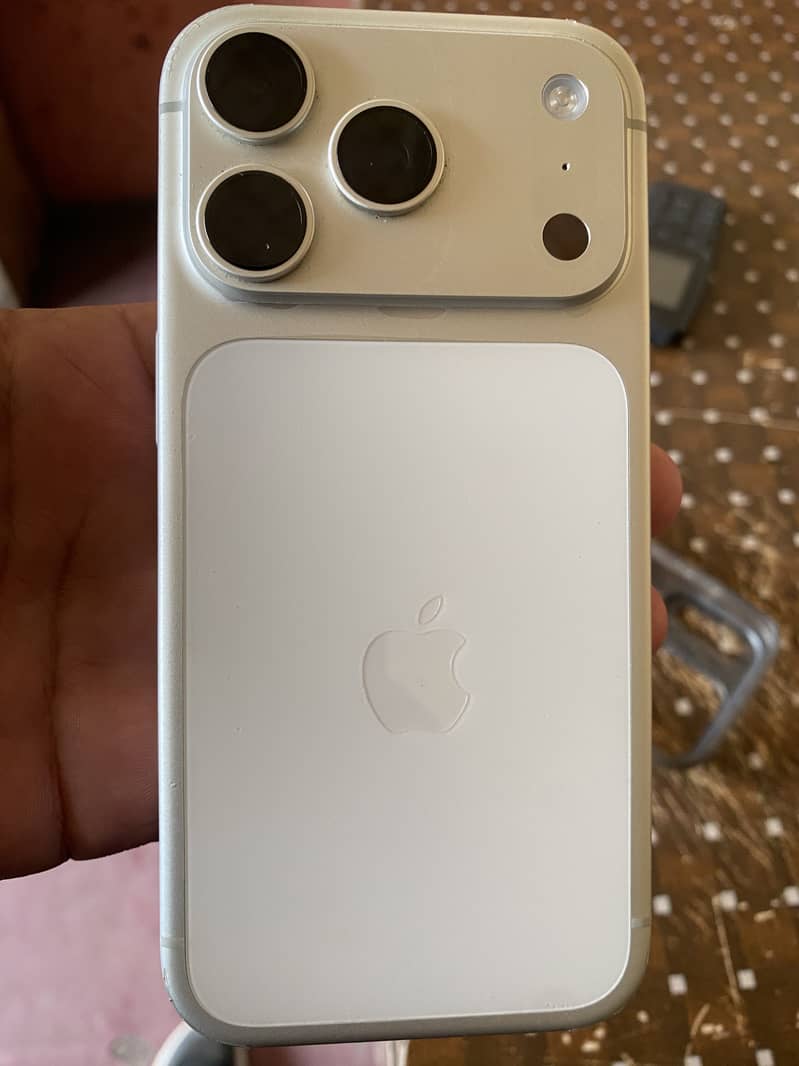 Apple iPhone 17 Pro 0