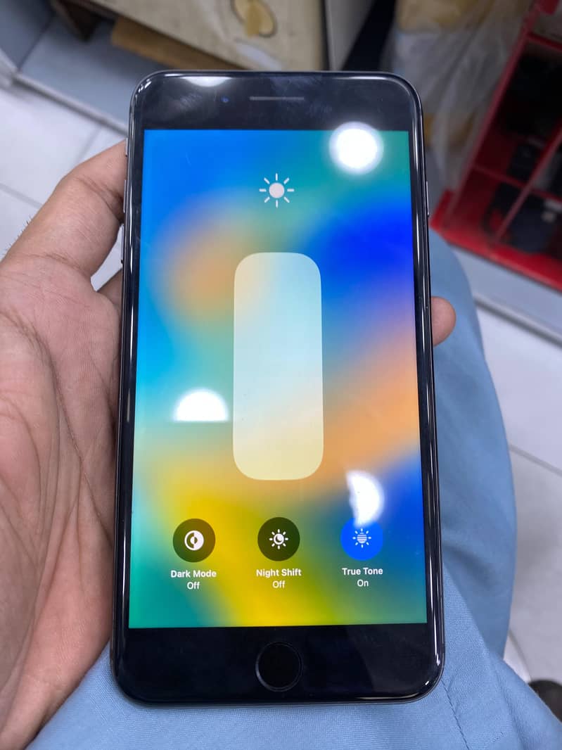 Apple iPhone 8 Plus 3