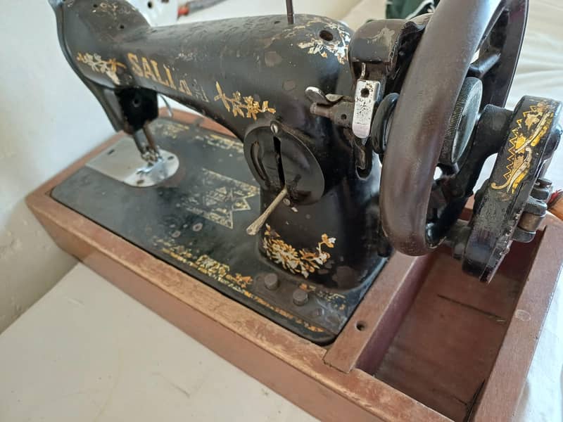 Old Salika Sweing Machine 1