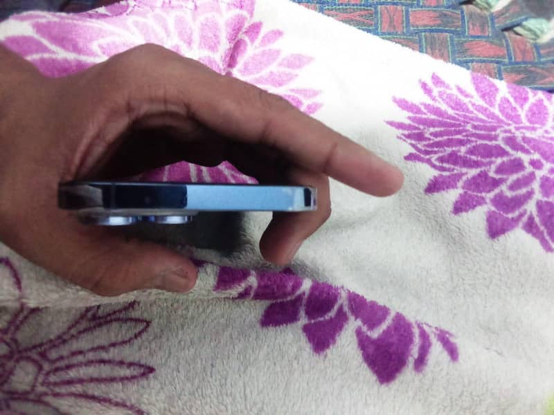Apple iPhone 13 Pro Max 2