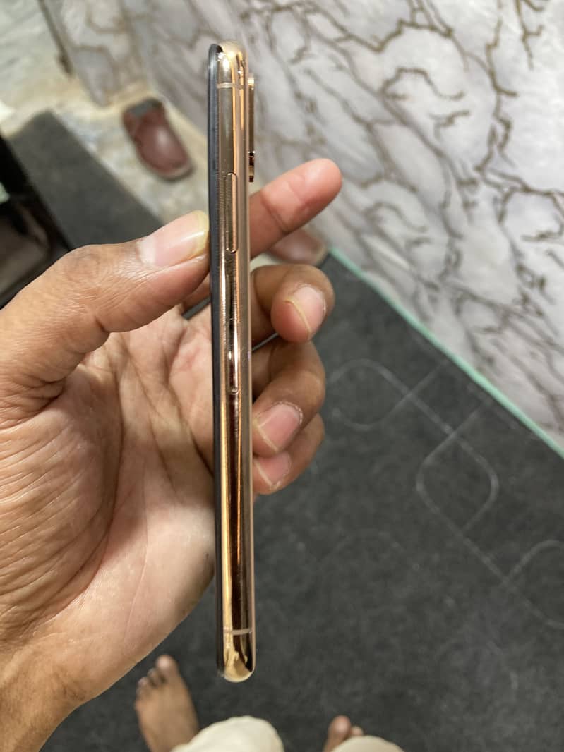 Apple iPhone XS 3