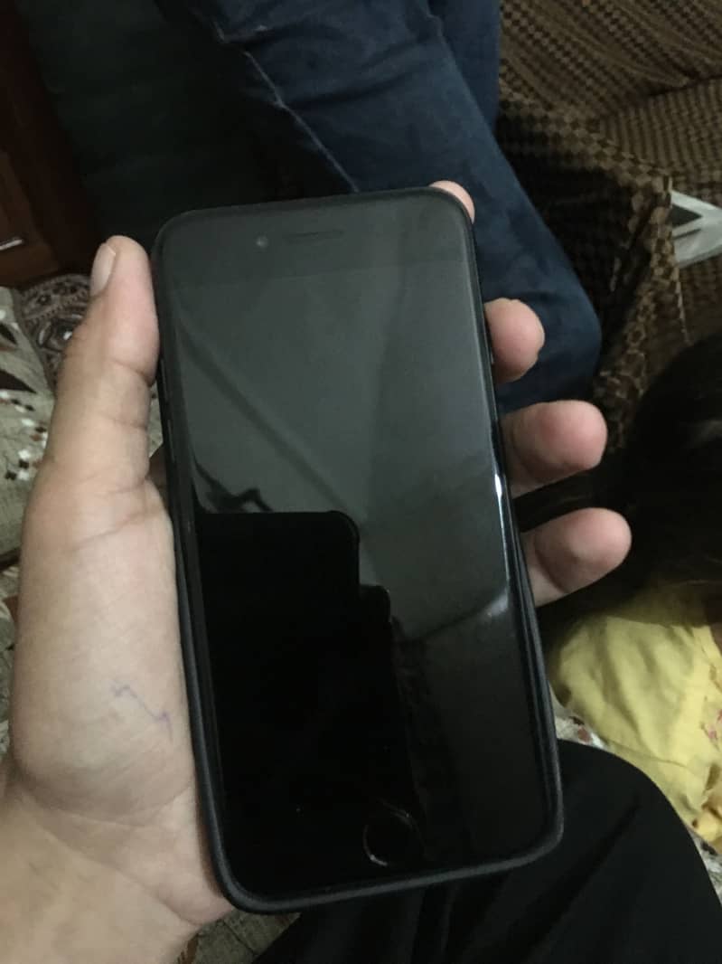Apple iPhone 7 0
