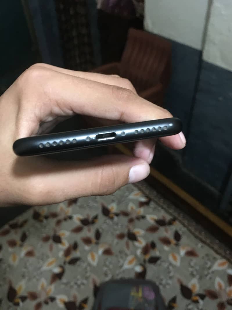 Apple iPhone 7 2