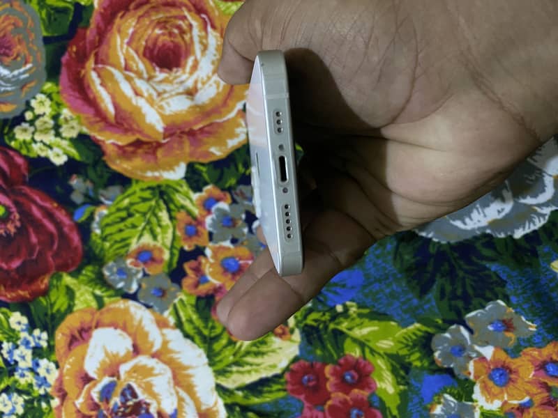Apple iPhone 13 3