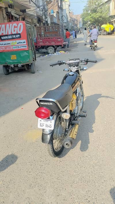 Honda 125 self start 10/10 fil kitab all okay