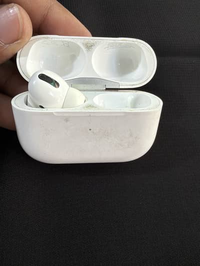 Apple air pods pro 1 pro 2 and airpods 3