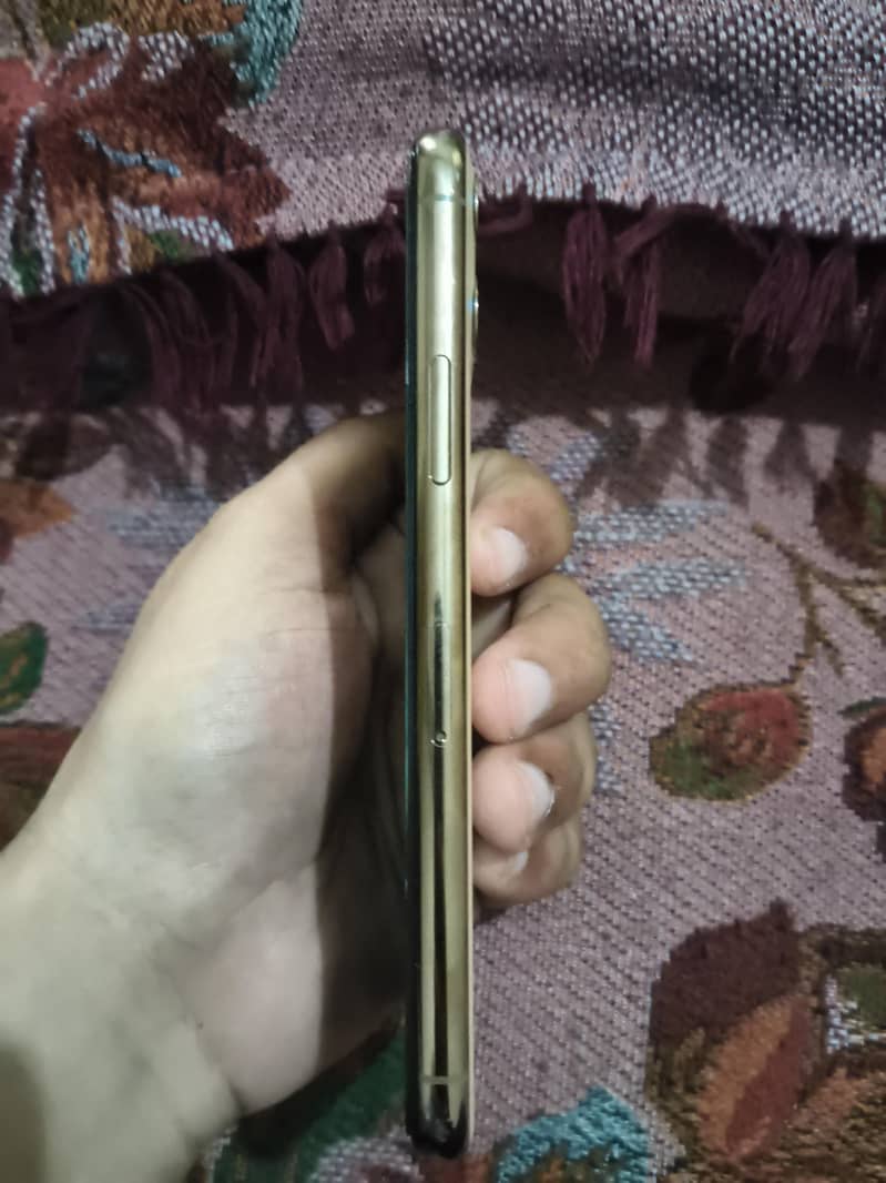 Apple iPhone 11 Pro 1