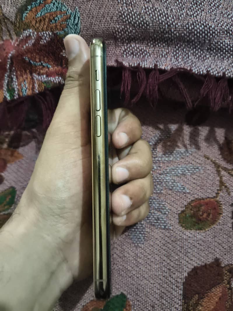 Apple iPhone 11 Pro 3