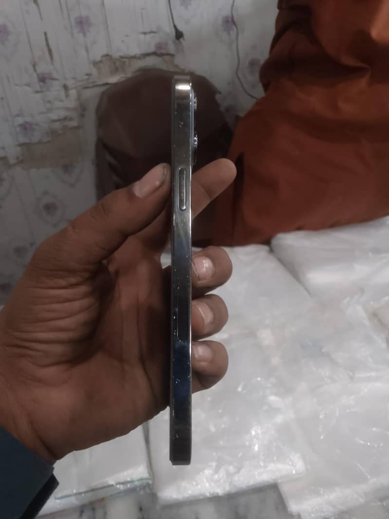 Apple iPhone 12 Pro Max 3