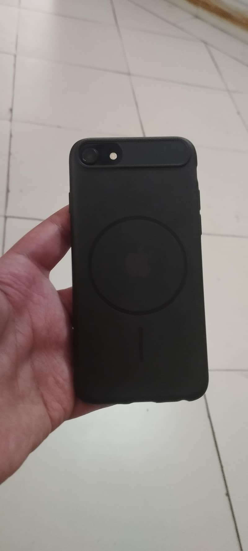 Apple iPhone SE 3 4