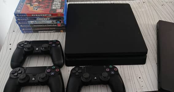 PlayStation 4 Slim 500gb with 3 controller and 5 games