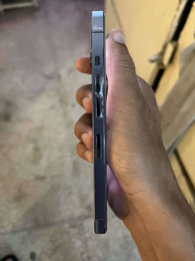 Apple iPhone 13 Pro 1