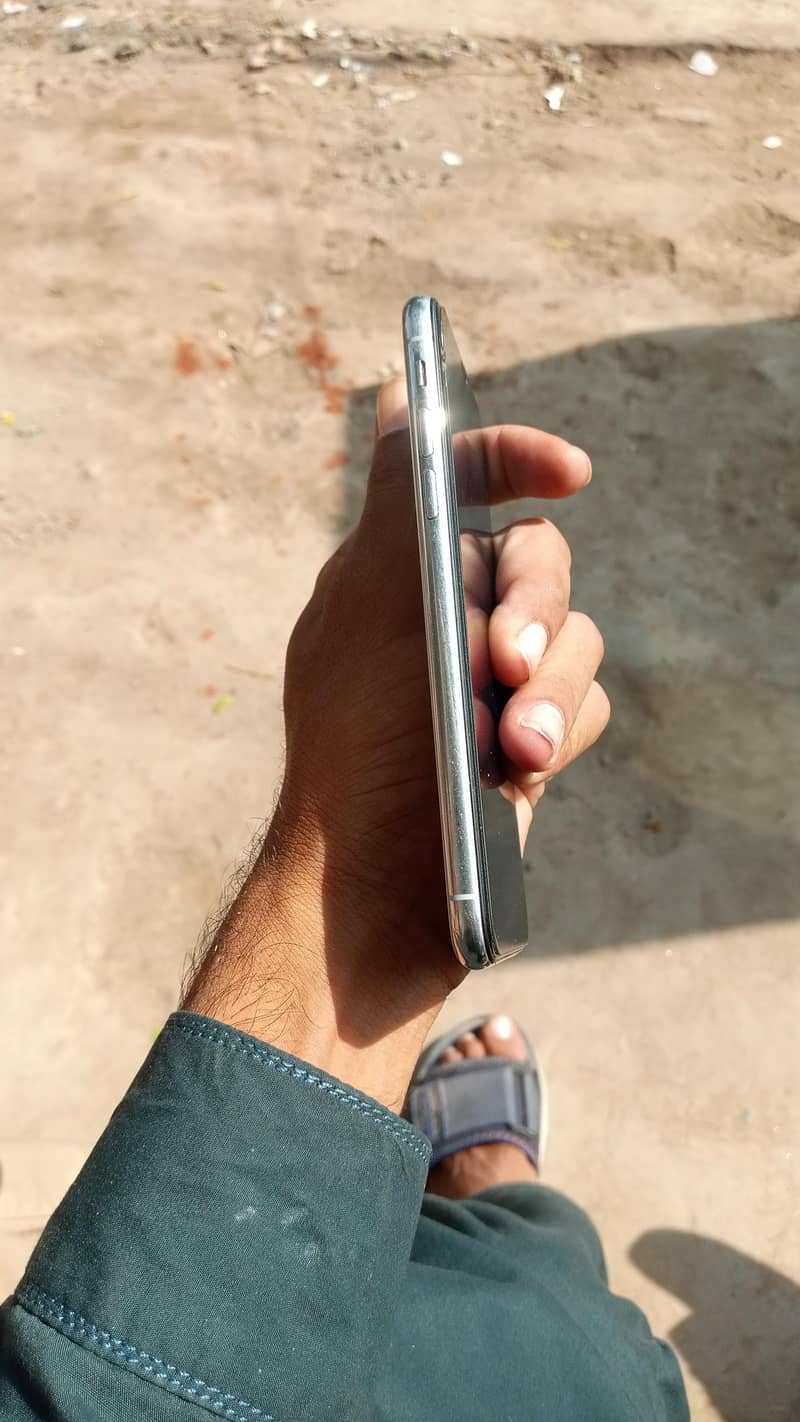 Apple iPhone X 3