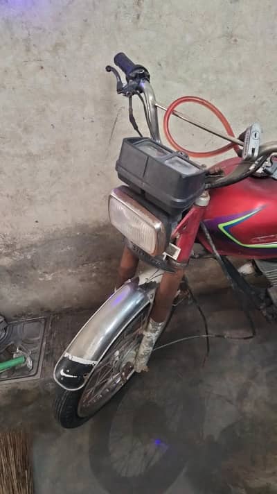 am selling Honda 125 1990 model