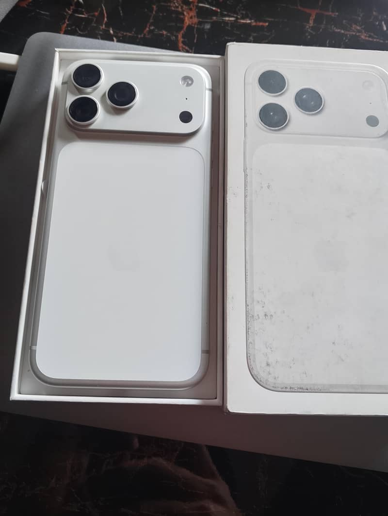 Apple iPhone 17 Pro Max 0