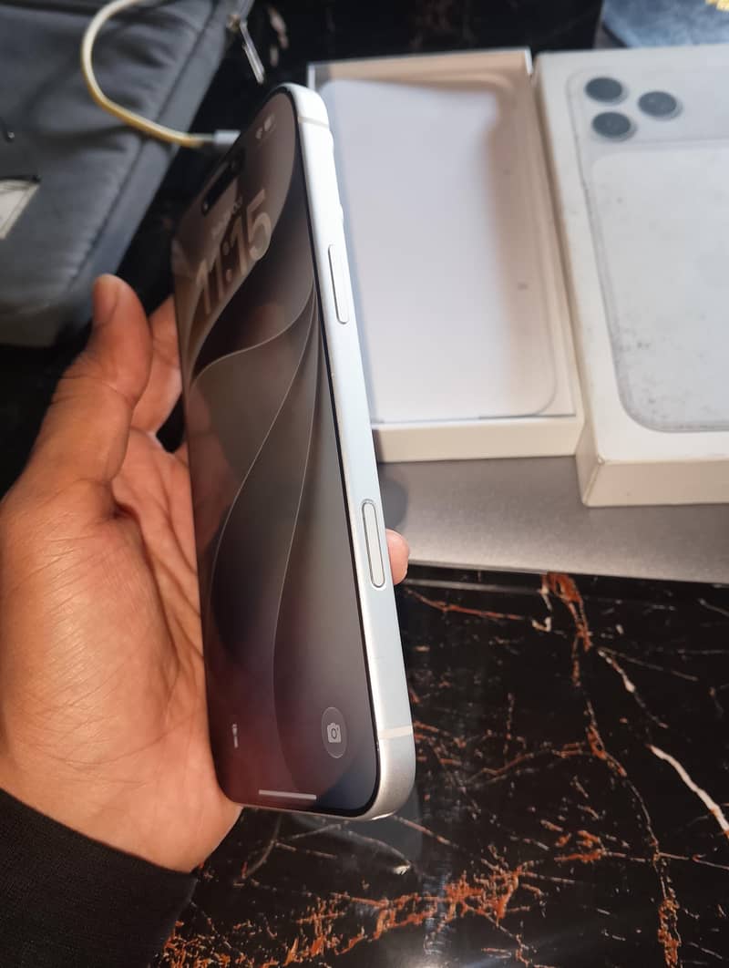 Apple iPhone 17 Pro Max 4