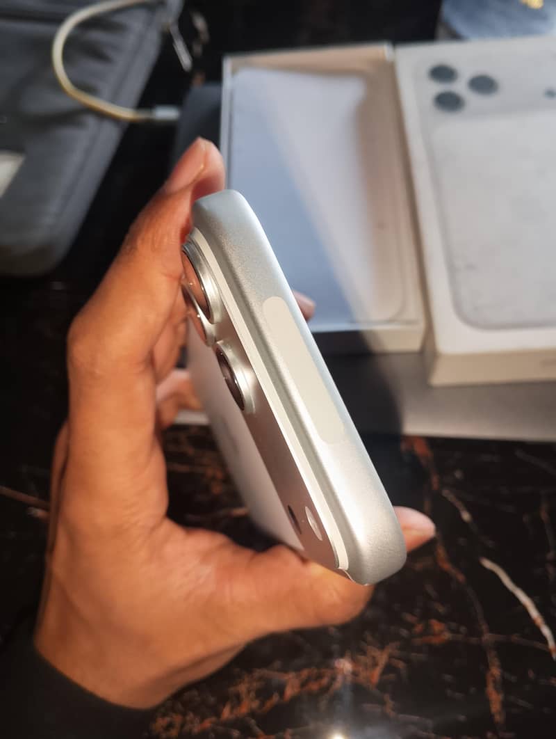 Apple iPhone 17 Pro Max 5