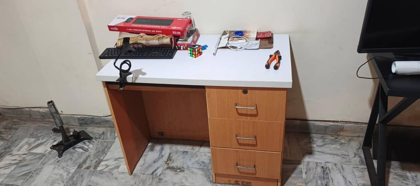 Computer Table for Sale 0