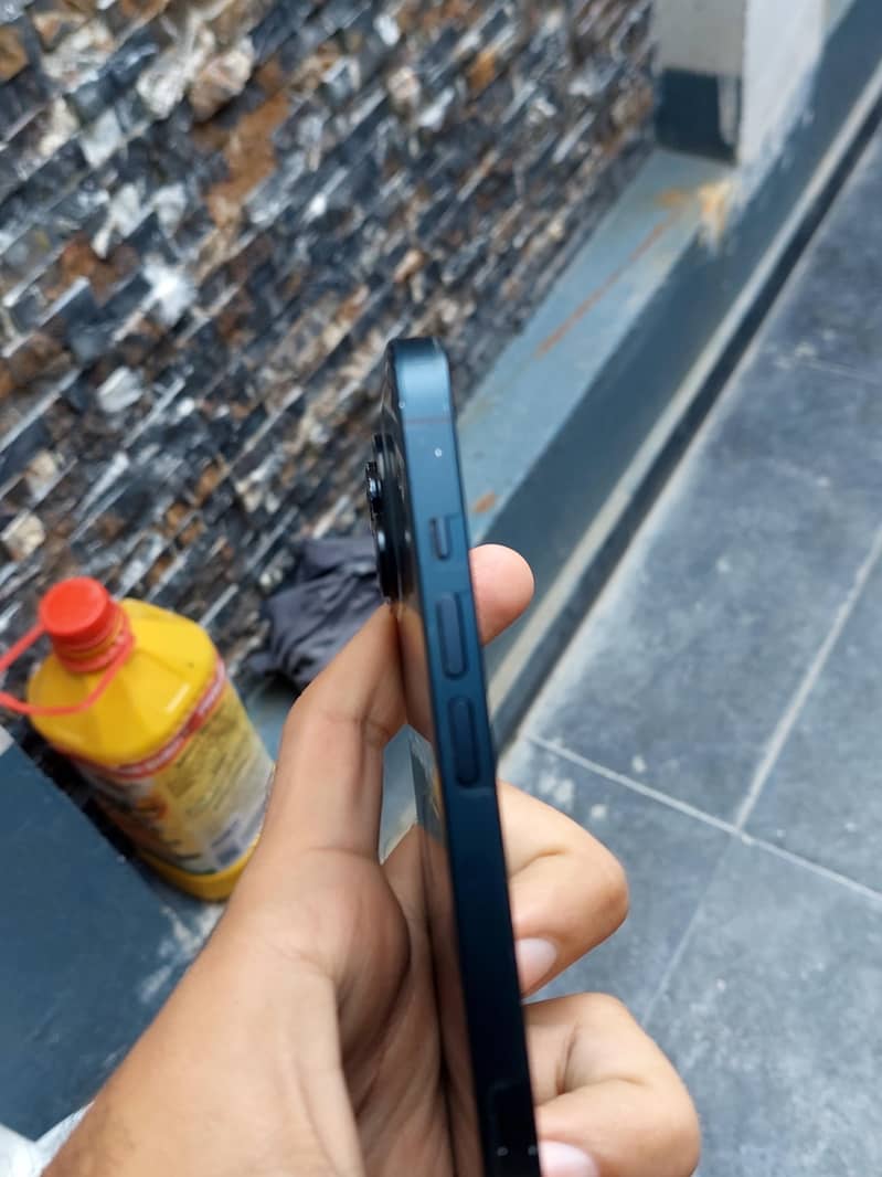 Apple iPhone 14 3