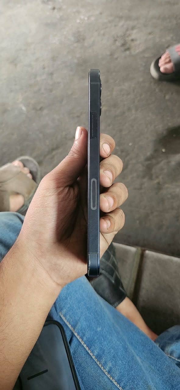 Apple iPhone 12 2