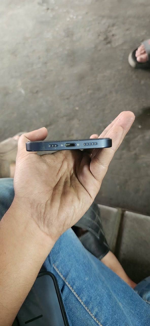 Apple iPhone 12 3