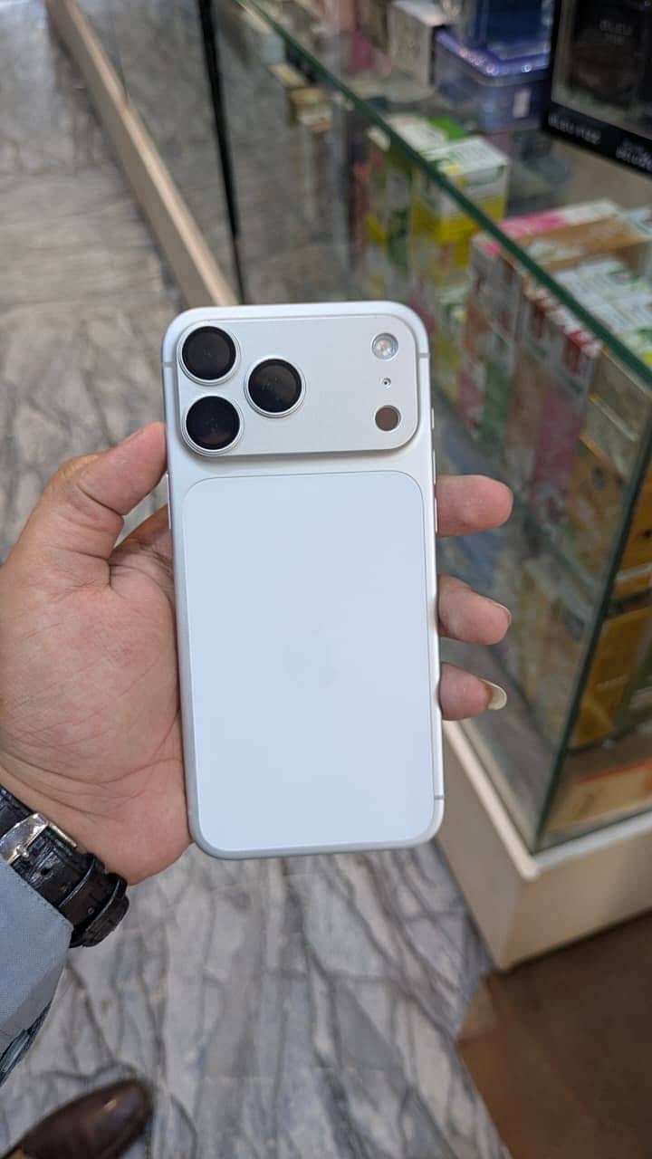 Apple iPhone 17 Pro Max 0