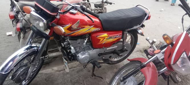 bike bilkuk ok ha koi kame ni honey Wala  like a new bike