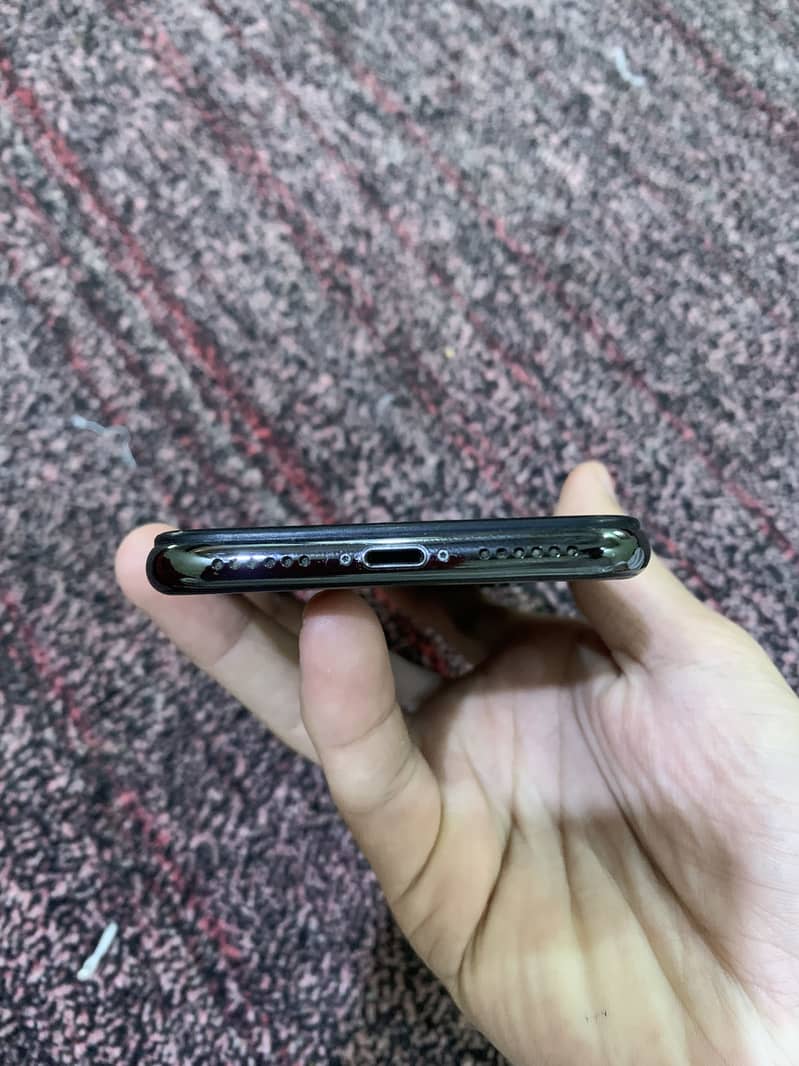 Apple iPhone X 3