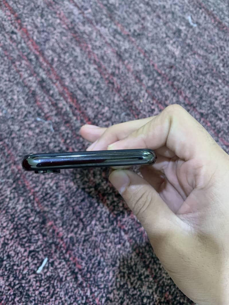 Apple iPhone X 5
