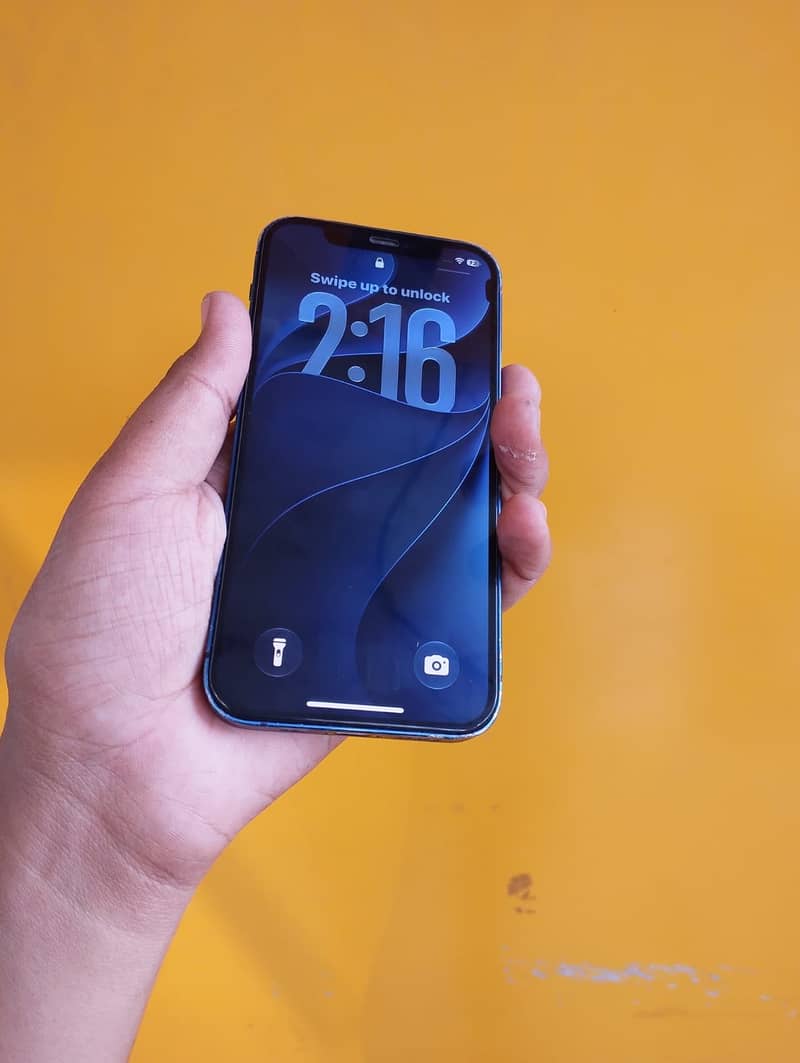 Apple iPhone 12 4